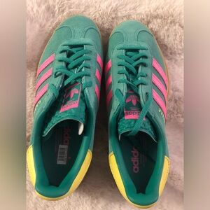New- Women’s Adidas Gazelle Shoes
